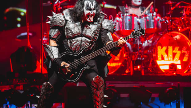 the band KISS performs in Michigan