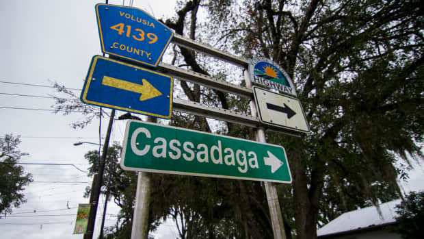 A street sign pointing the way to the Cassadaga Spiritualist Camp in Florida