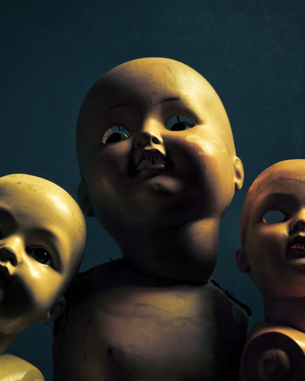 a bunch of creepy dolls staring at you. Very unnerving. Be glad you're getting the alt-text.