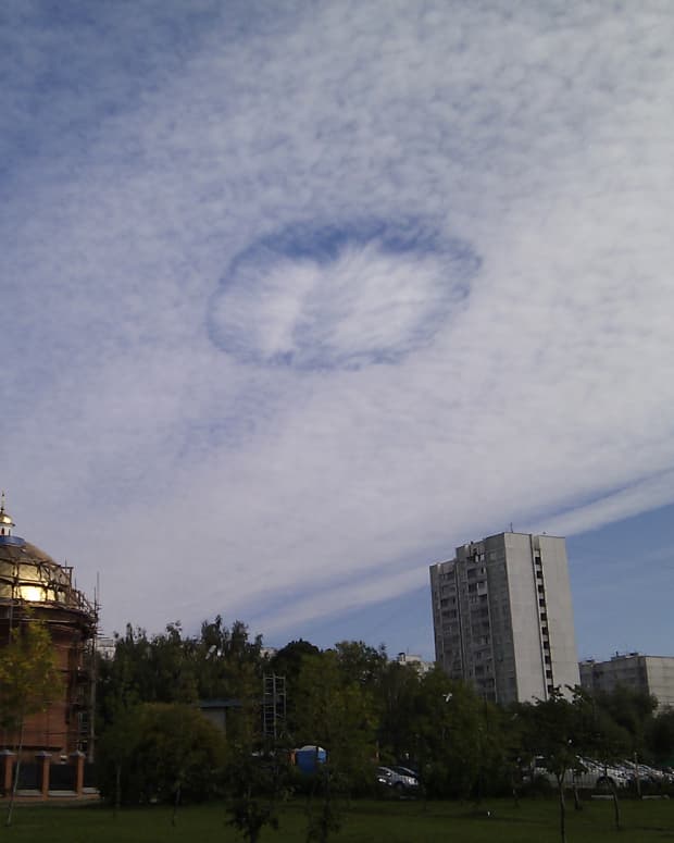 a strange "cloud within a cloud" floats in the sky above Russia
